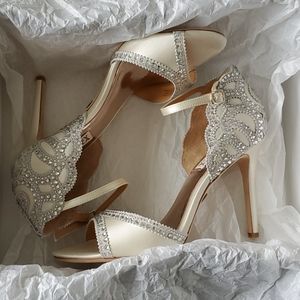 NIB Badgley Mischka Roxy Heels